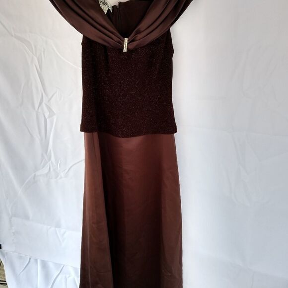 Formal or prom dress - Picture 1 of 6